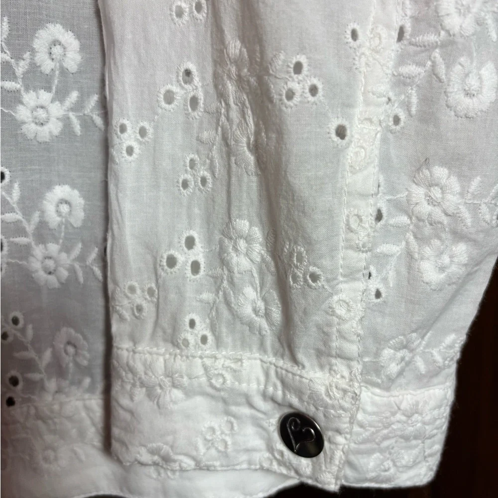 Colleen Lopez XL White Eyelet Button-Up Shirt. - Picture 5 of 9